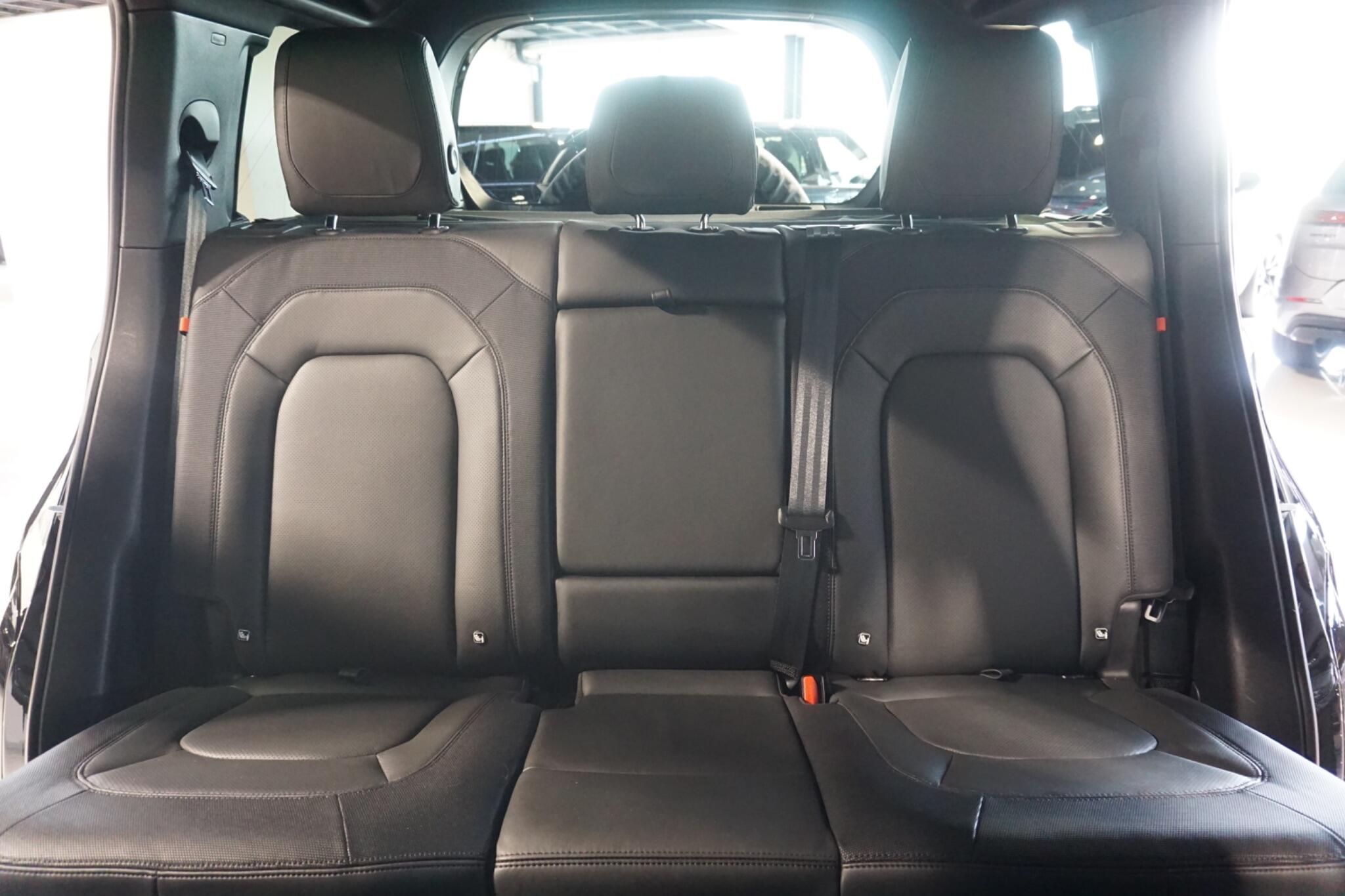 Land Rover Defender 110 3.0 D250 MHEV X-Dynamic HSE SUV 5dr Diesel Auto 4WD Euro 6 (s/s) (250 ps)